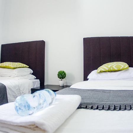 Poni Homestay Muara Exterior photo