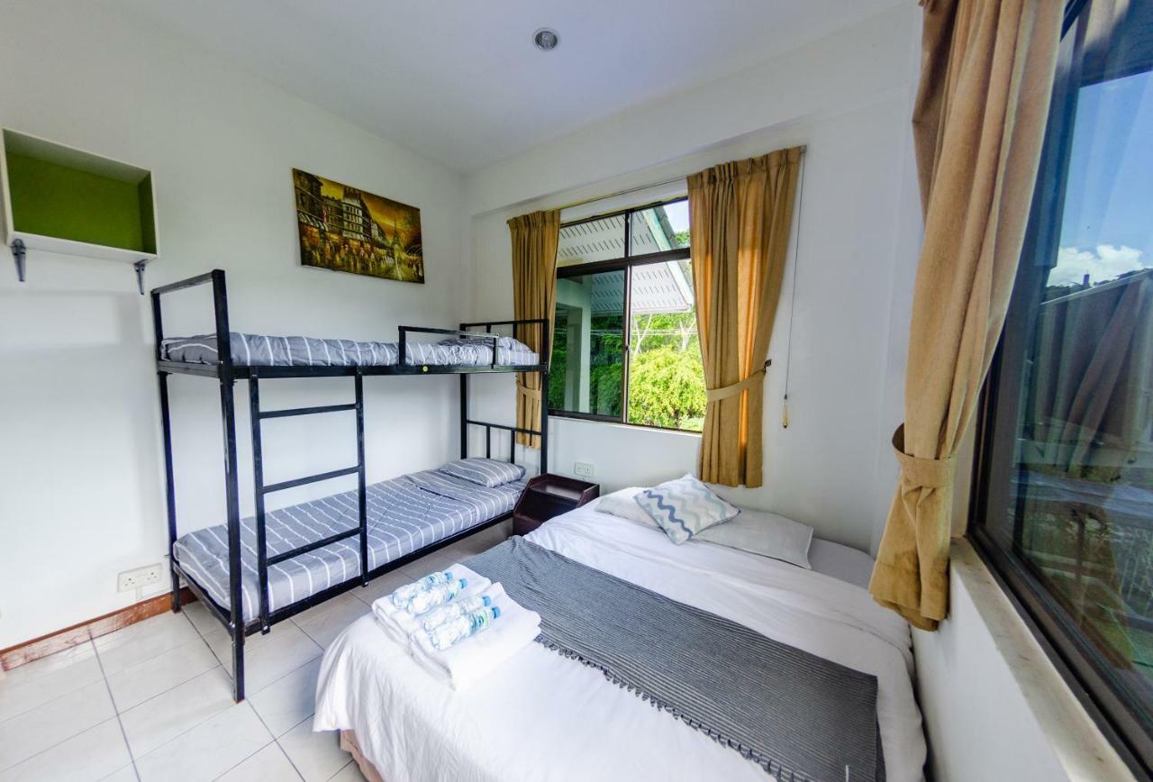 Poni Homestay Muara Exterior photo