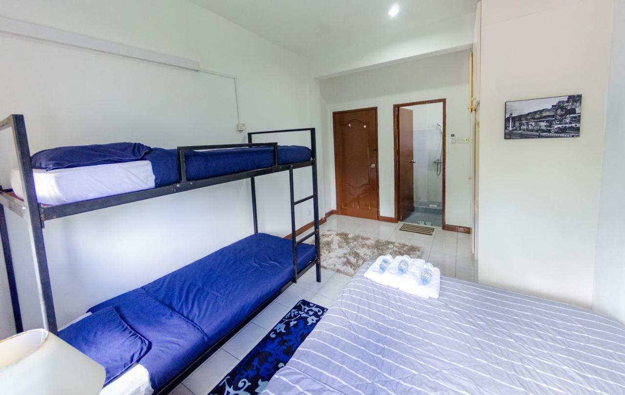 Poni Homestay Muara Exterior photo